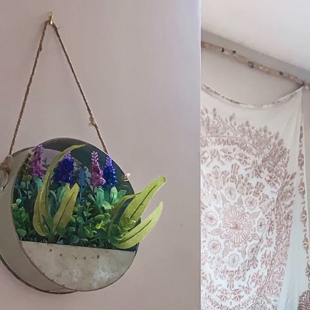 Artificial hanging wall plant